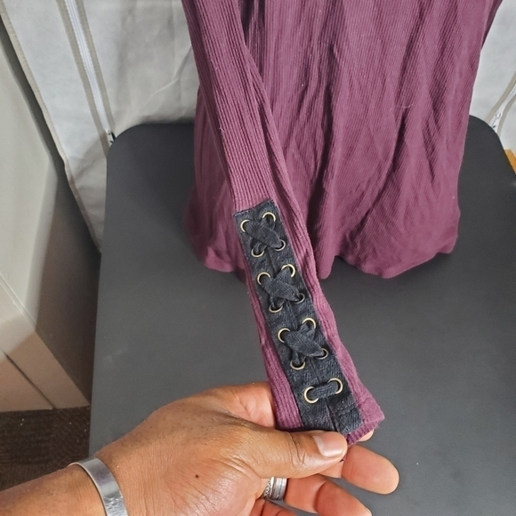 Torrid Women’s Super Soft Knits Solid Long Sleeved Tshirt Size 2 - Picture 2 of 5